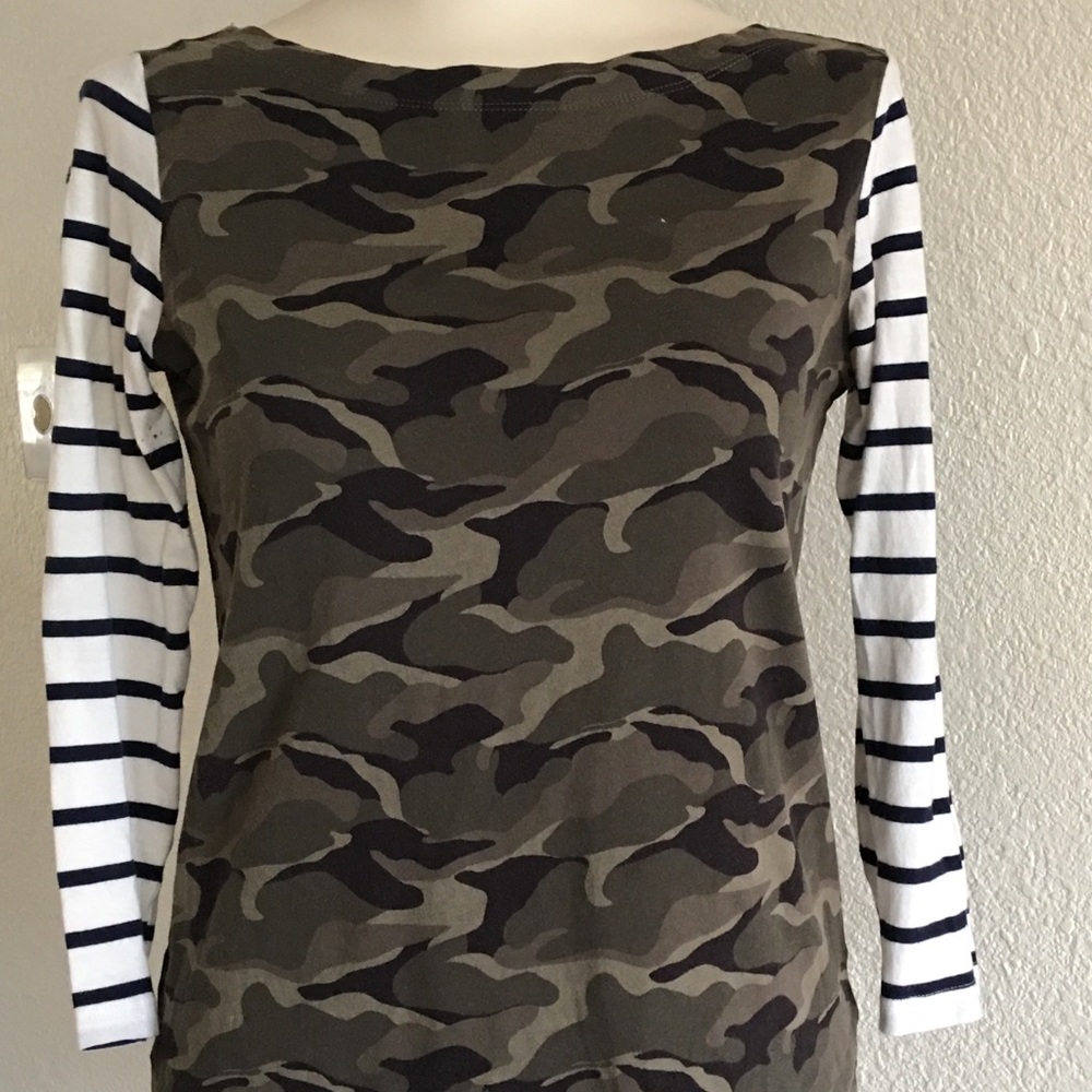 Quarter sleeve T-shirt